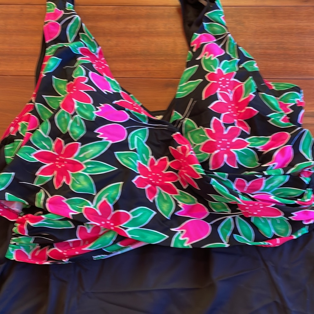 IT FIGURES! SWIMSUIT - Picture 3 of 9